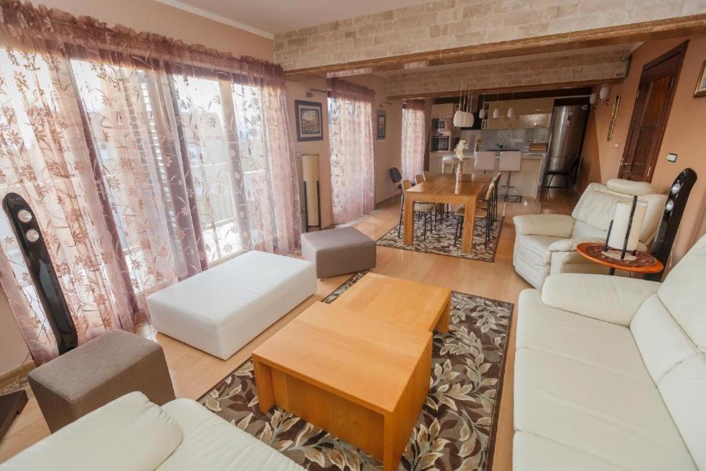 Luxury Apartments Near Bacvice Beach Spalato Esterno foto