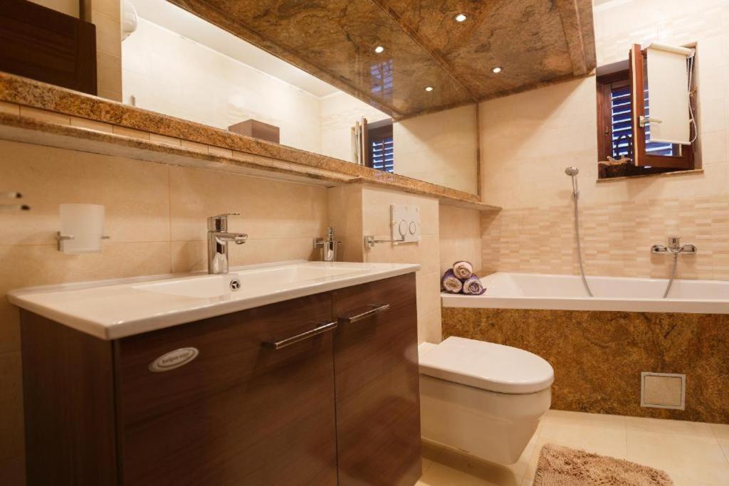 Luxury Apartments Near Bacvice Beach Spalato Esterno foto